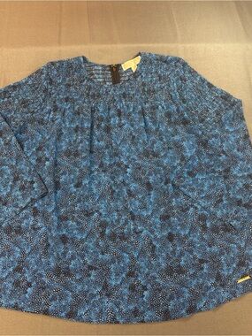 Michael, Michael Kors, smocked shoulder, zip back, blue & black top size L